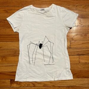 Guggenheim Bilbao Museum White Graphic T-Shirt with Black Abstract Dotted Spider